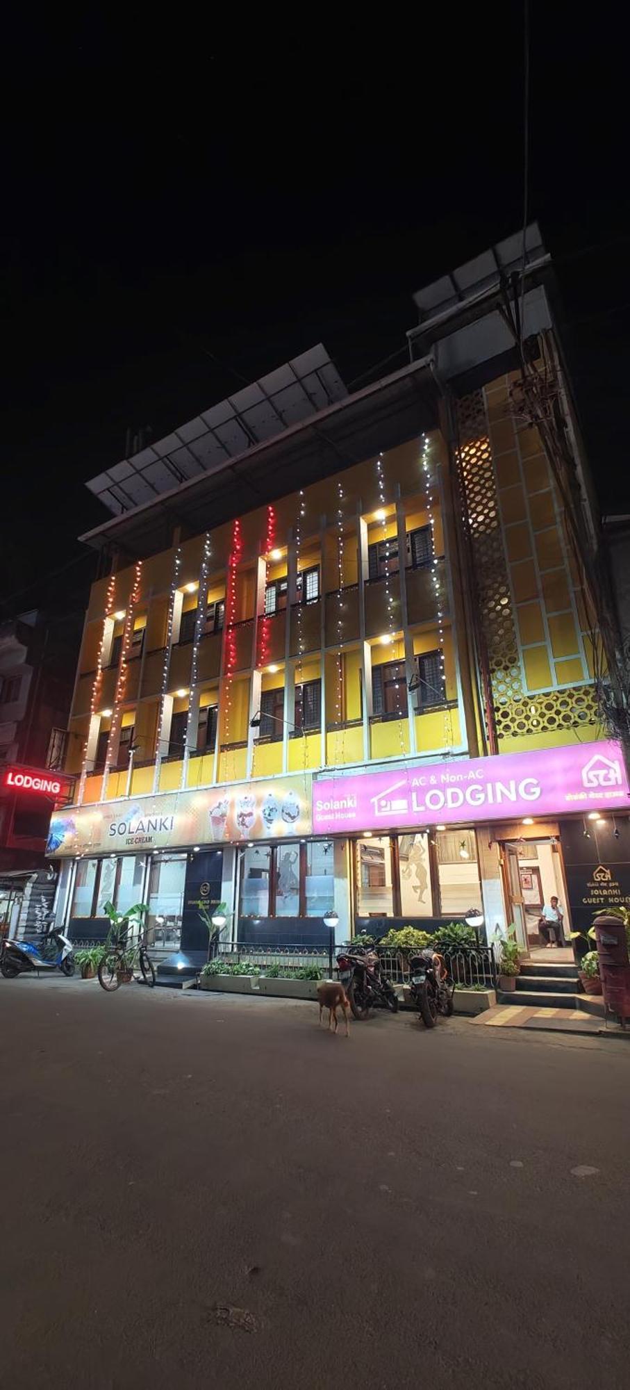 Solanki Guest House Kolhápur Kültér fotó